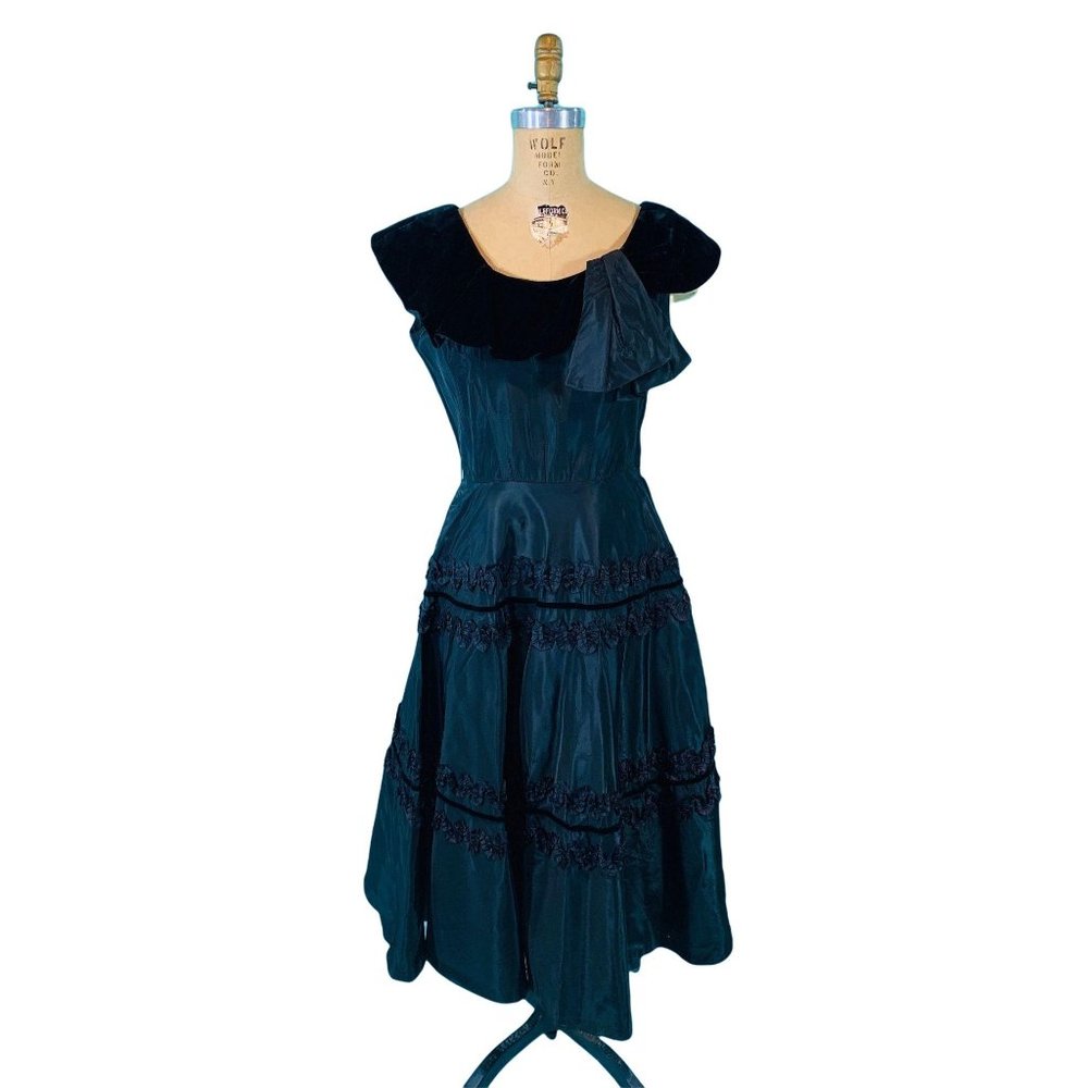 Vintage 40s Evening Gown Womens Small Black Tiered Party Dress Velvet Collar Spo